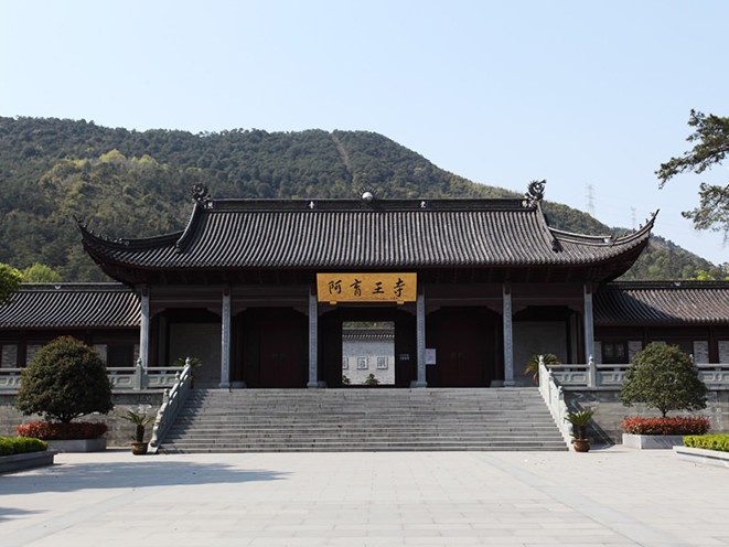 明清寺廟鋪地藝術，庭院墁地材料、圖案與排水組織的精細化設計